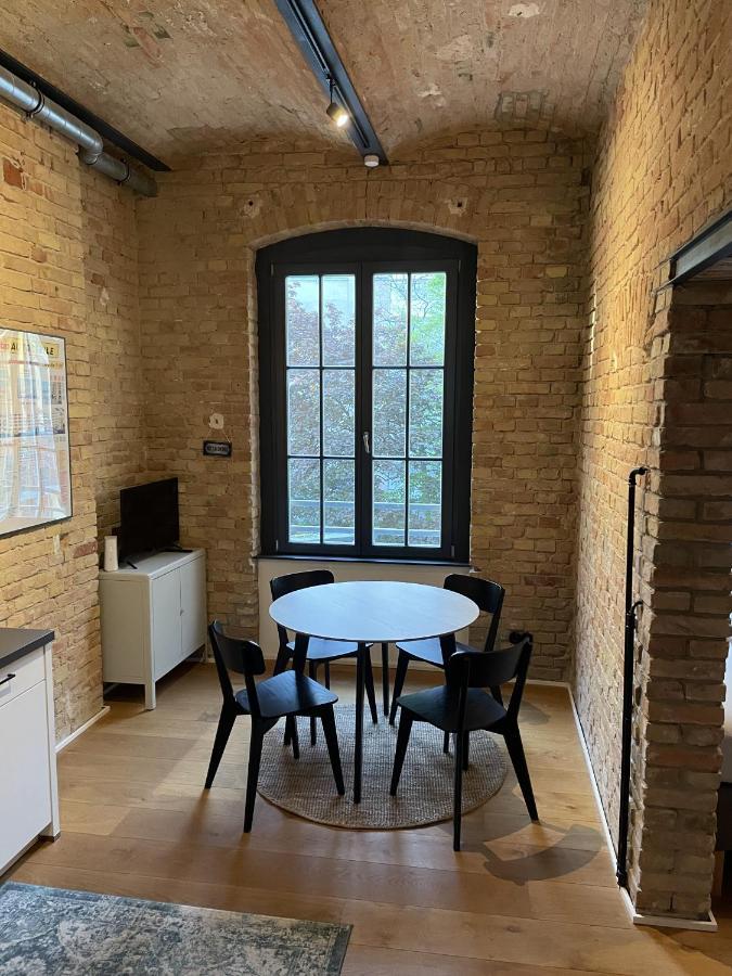 Stylisches Loft Mitten In Берлин Экстерьер фото